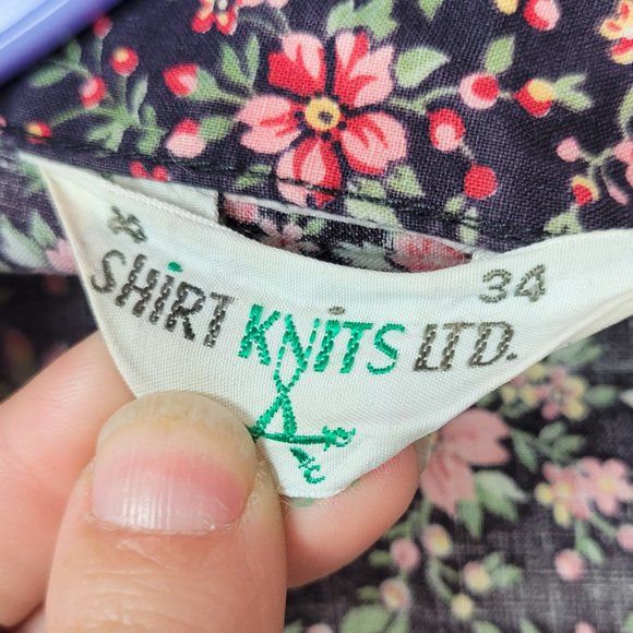 Vintage 70s Floral Print Button Down Shirt - Picture 6 of 7